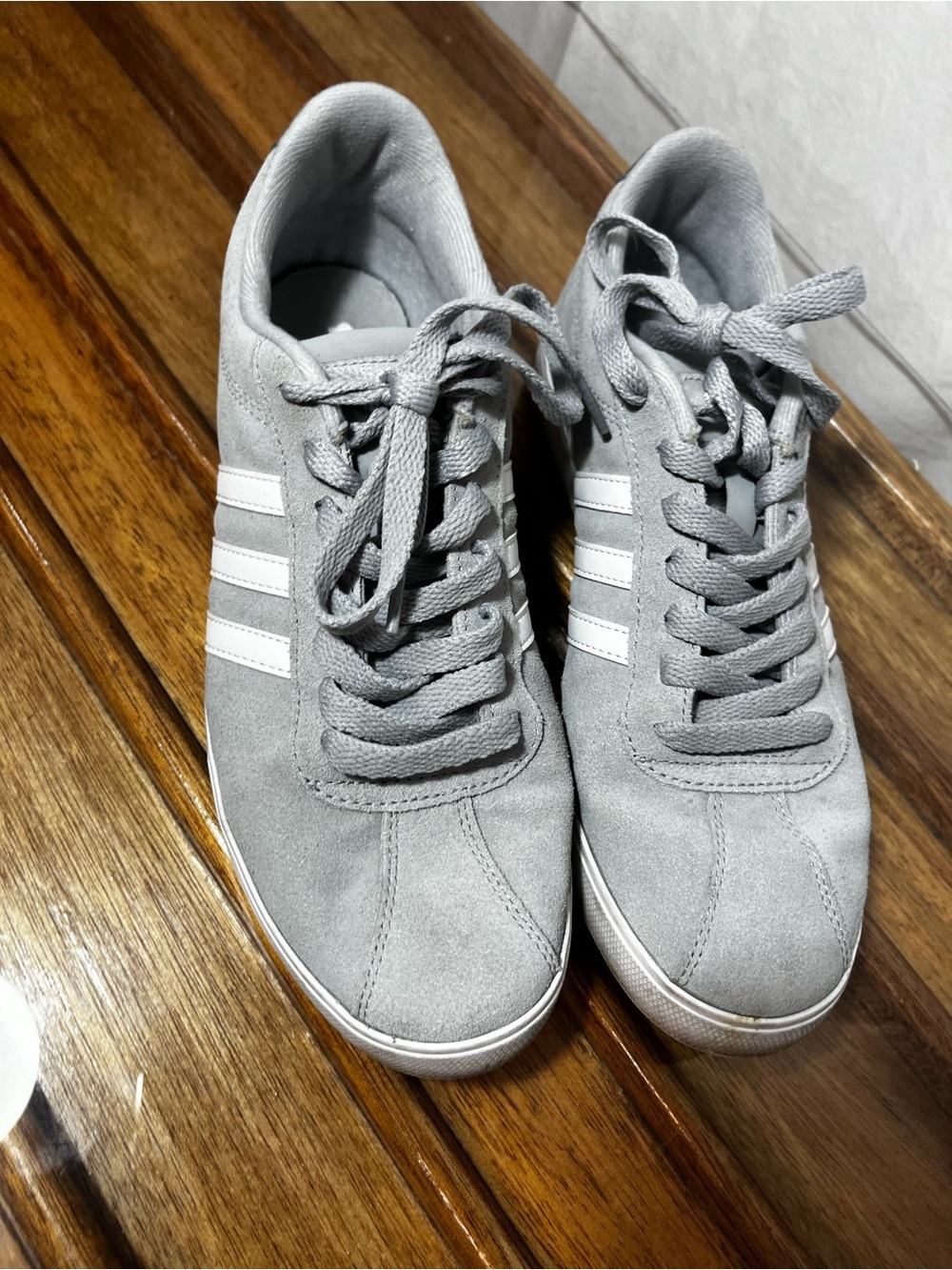 adidas Gray Suede Low-Top Sneakers with White Stripes womens 8.5 - Picture 2 of 11